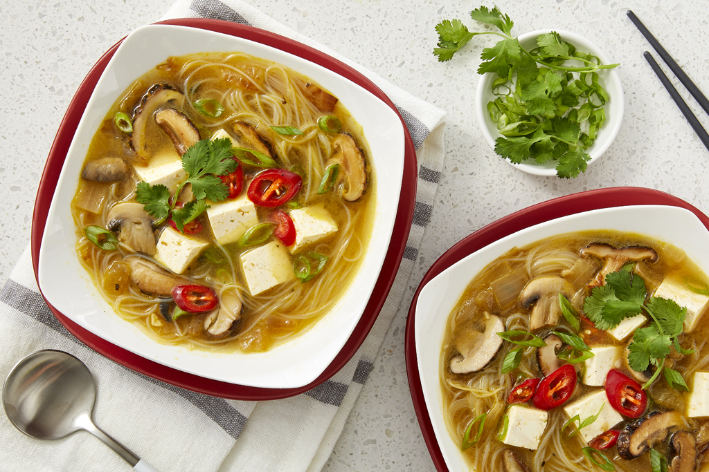 Soupe aux nouilles, aux champignons et au tofu