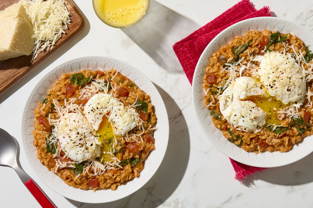 Gruau salé aux tomates, aux épinards et aux œufs