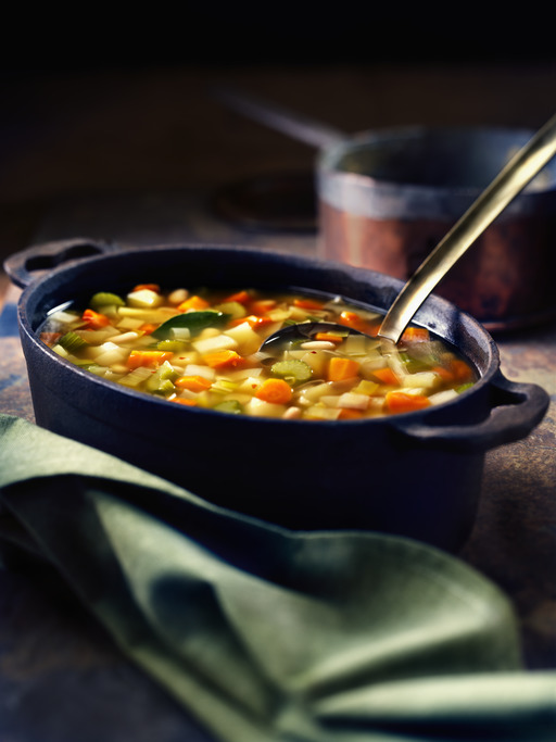 Soupe hivernale aux légumes et aux haricots