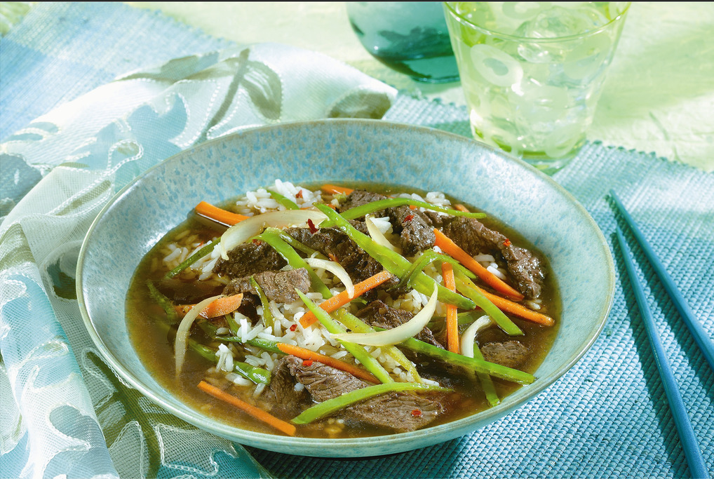 Soupe au boeuf et aux pois mange-tout épicée à l’asiatique