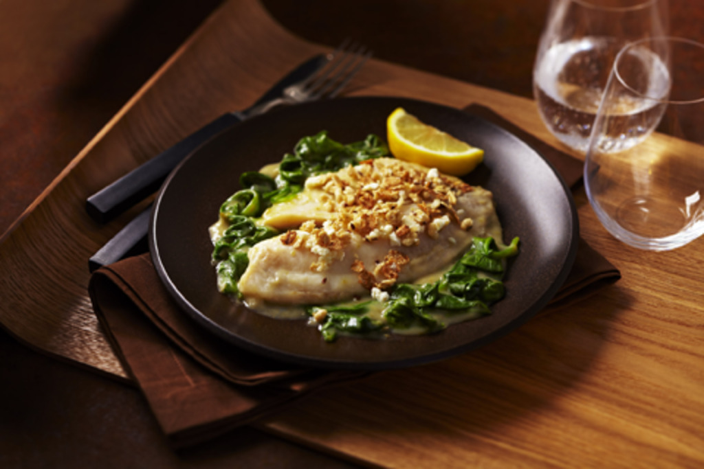 Tilapia à la florentine avec croûte de féta et de granola