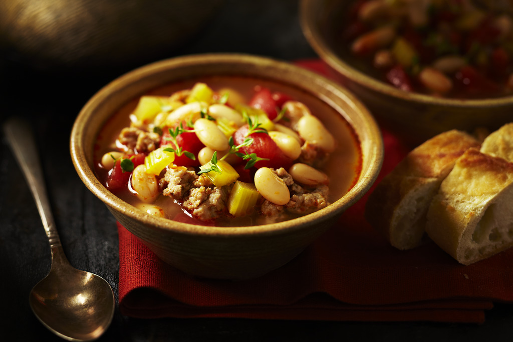 Soupe aux haricots blancs avec saucisse italienne