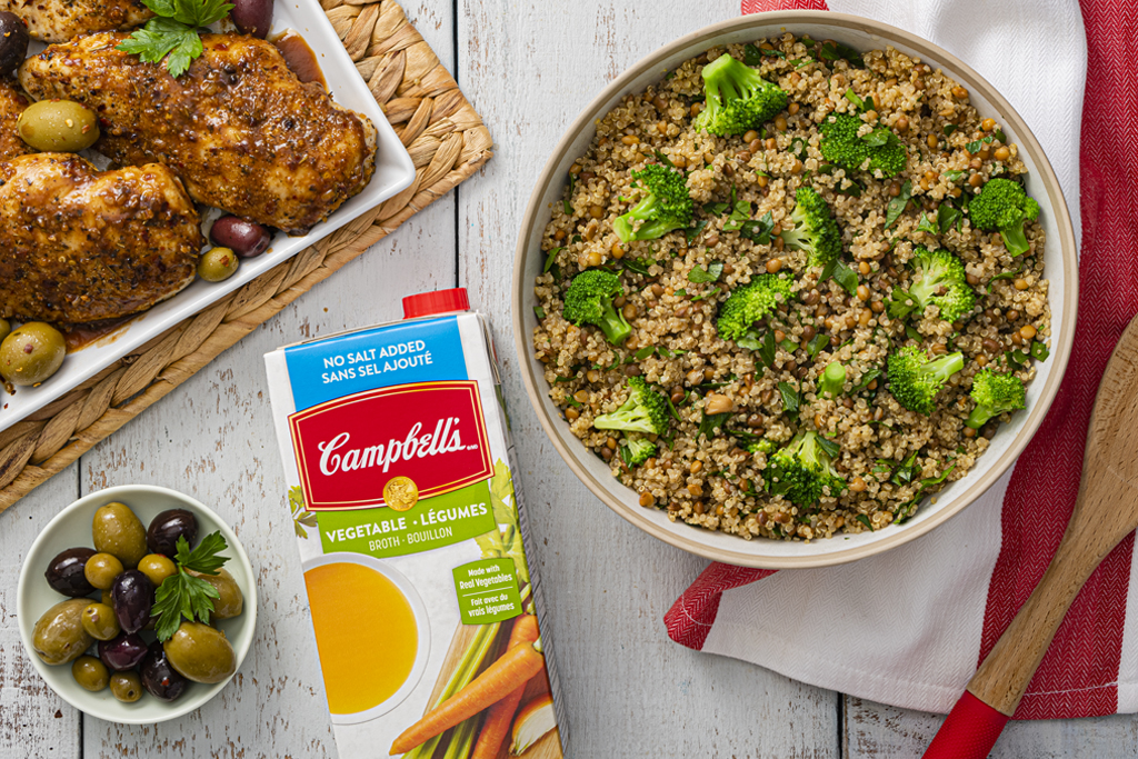 Salade de quinoa et de lentilles avec brocoli à faible teneur sodium