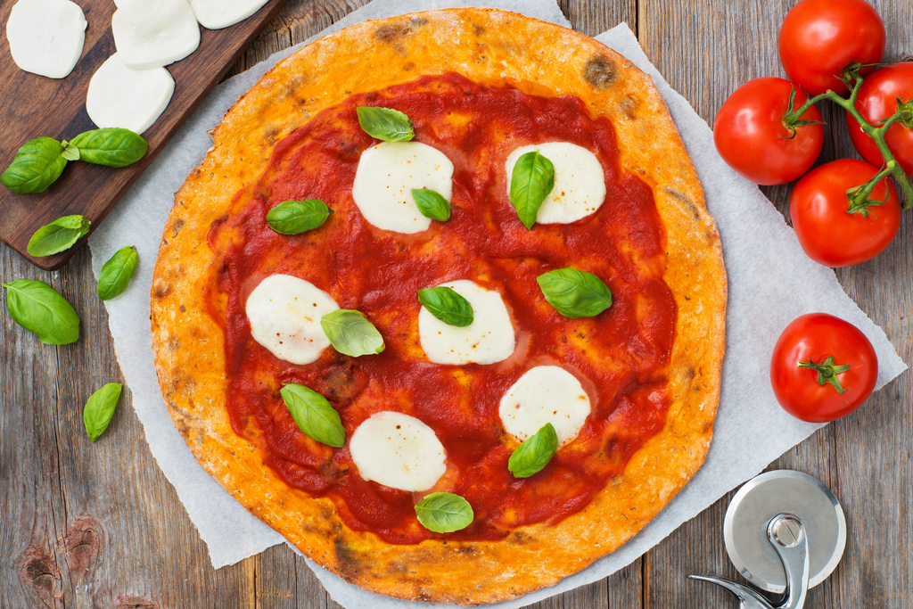 Pâte à pizza aux tomates, au basilic et à l’origan