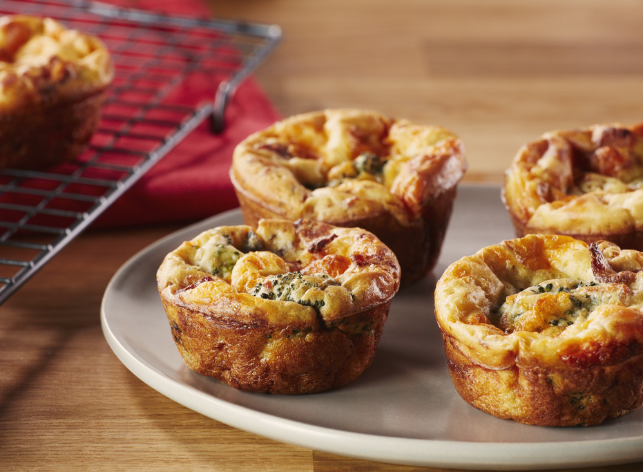 Mini-quiches au cheddar, au brocoli et au bacon