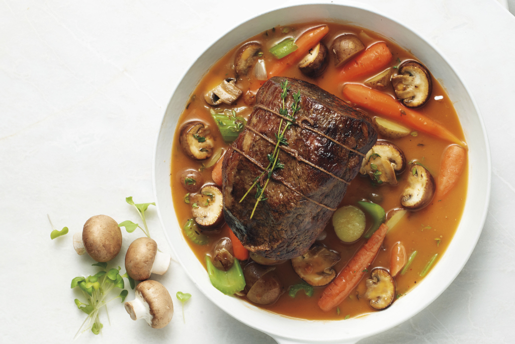 Savoureux rôti de bœuf aux champignons