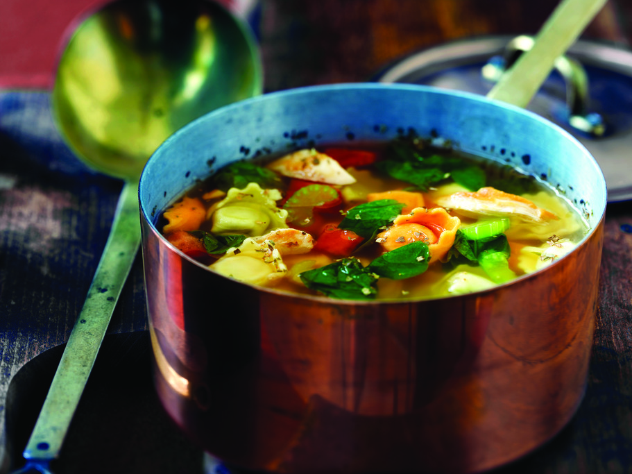 Soupe aux tortellinis au poulet et aux épinards