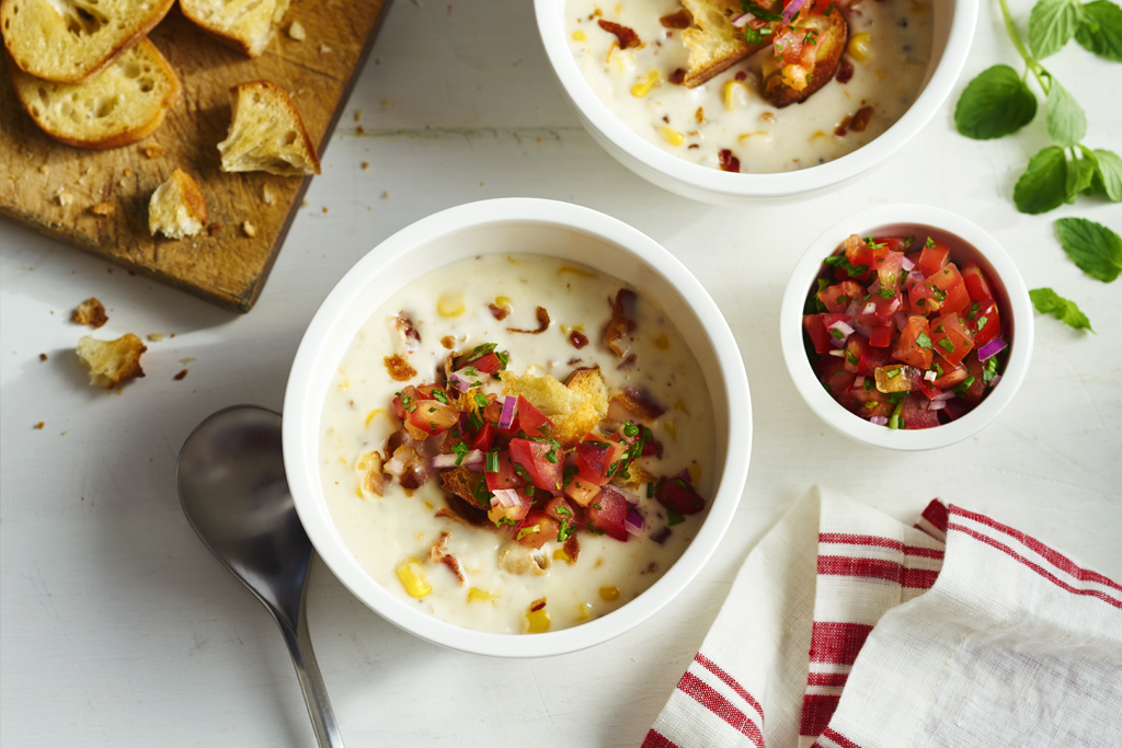 Soupe à la créme de bacon avec maïs et salsa