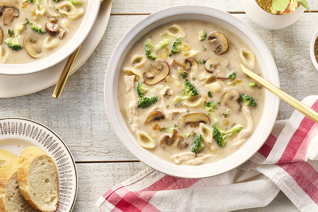 Soupe de nouilles aux champignons et restant de dinde