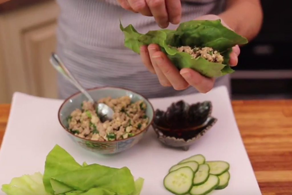 Roulés de laitue asiatiques aux champignons shiitakes, tofu et porc