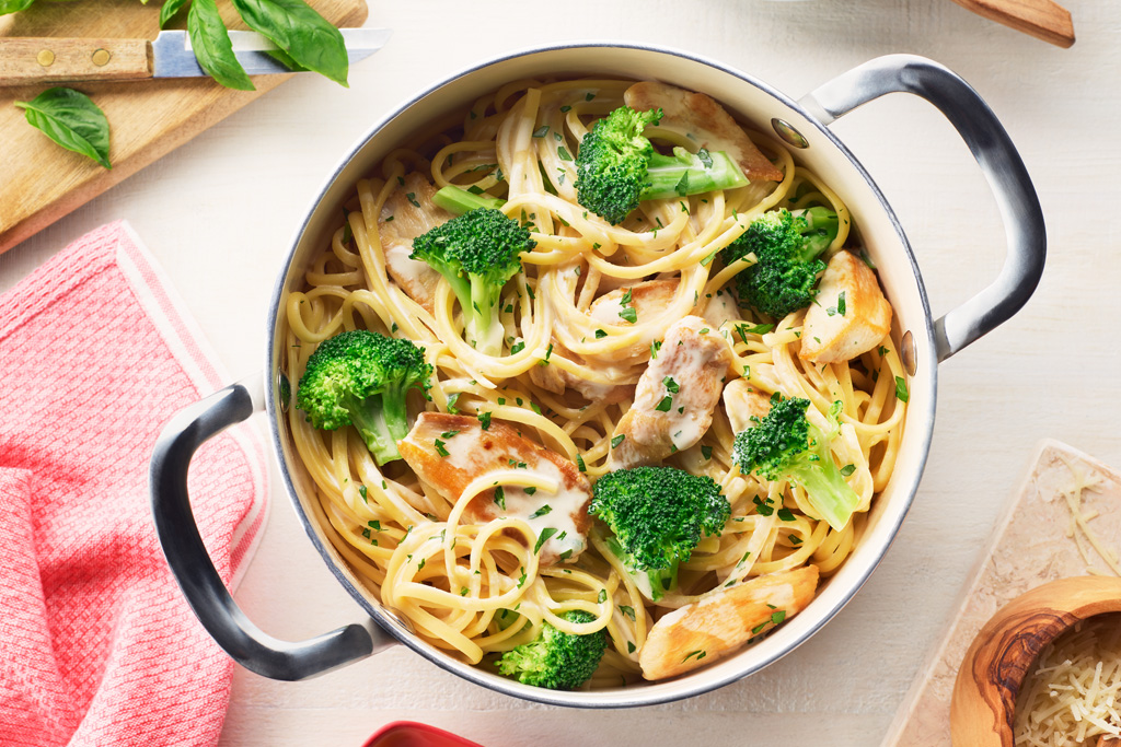 Linguines au poulet et au brocoli faciles en un plat