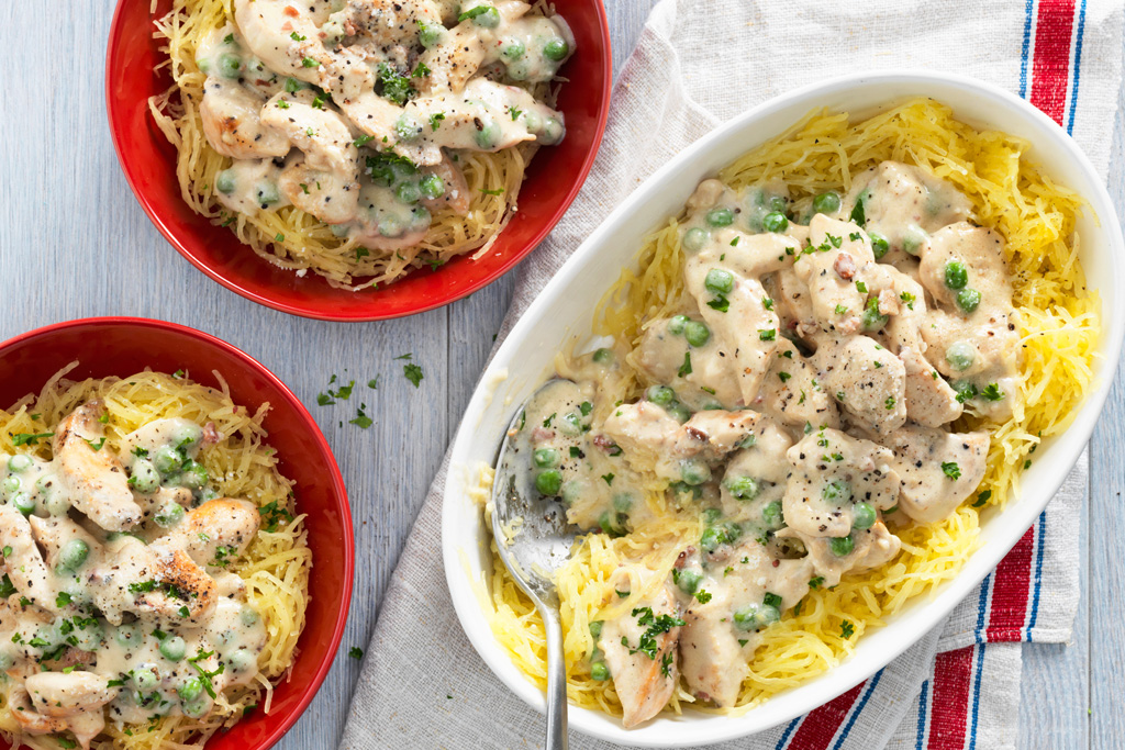 Courge spaghetti à la sauce carbonara crémeuse