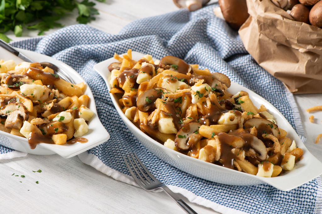 Poutine débordante de champignons