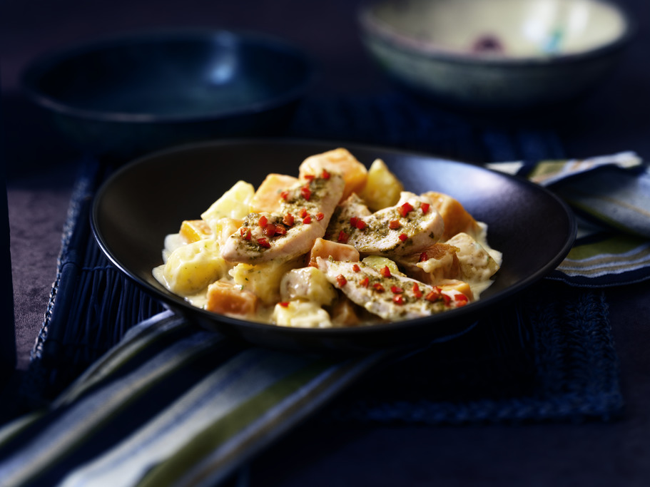 Poulet et patates douces au pesto cuits au four